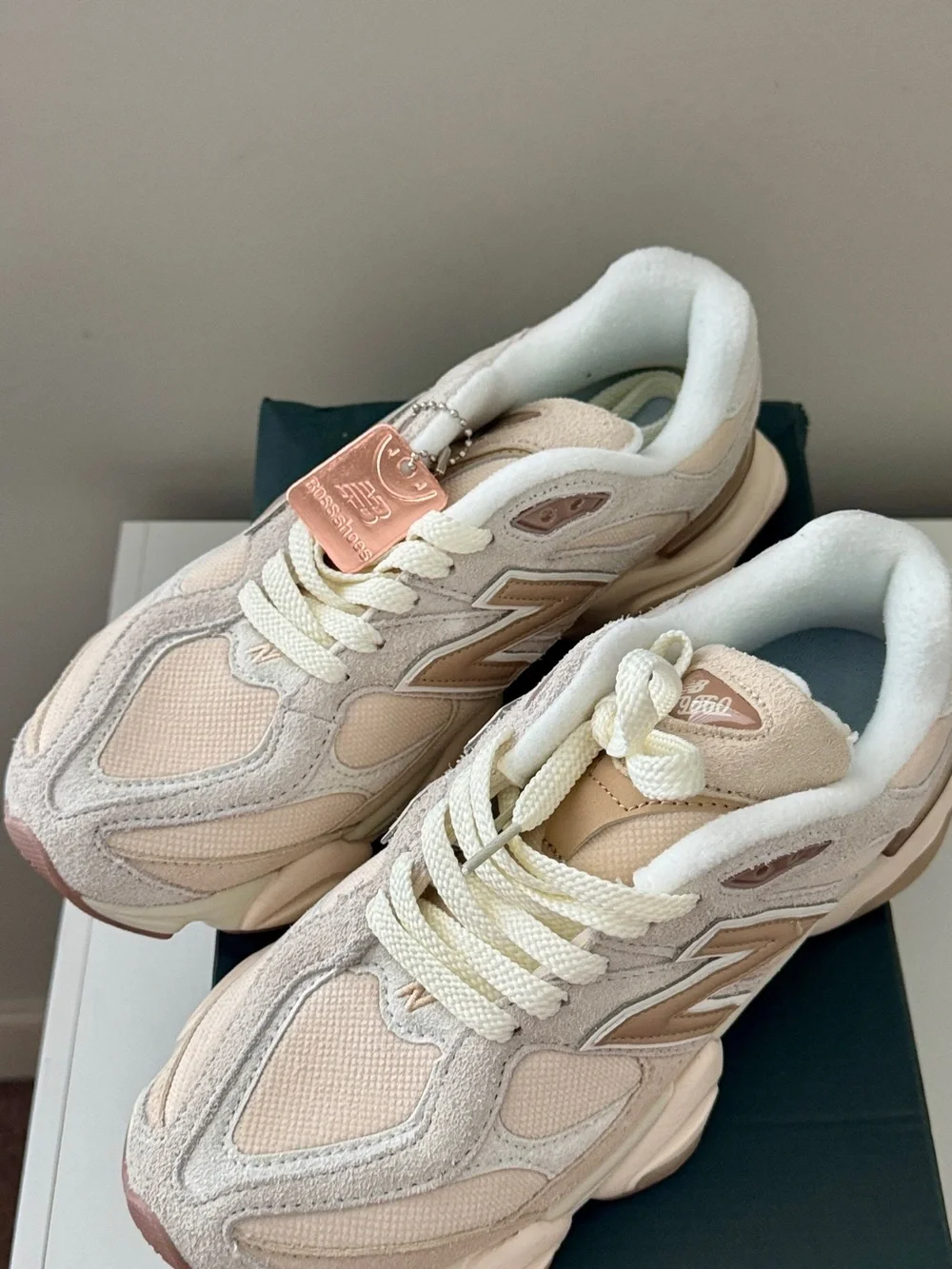 New Balance Women's Sneakers in Beige W9,5/M8